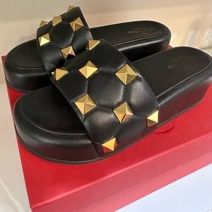 VALENTINO GARAVANI Rockstud Slide -size 38- Black/Gold